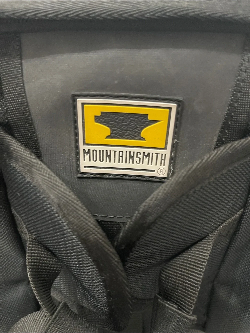 MOUNTAINSMITH PARALLAX CAMERA BACKPACK BLACK SIZE LARGE